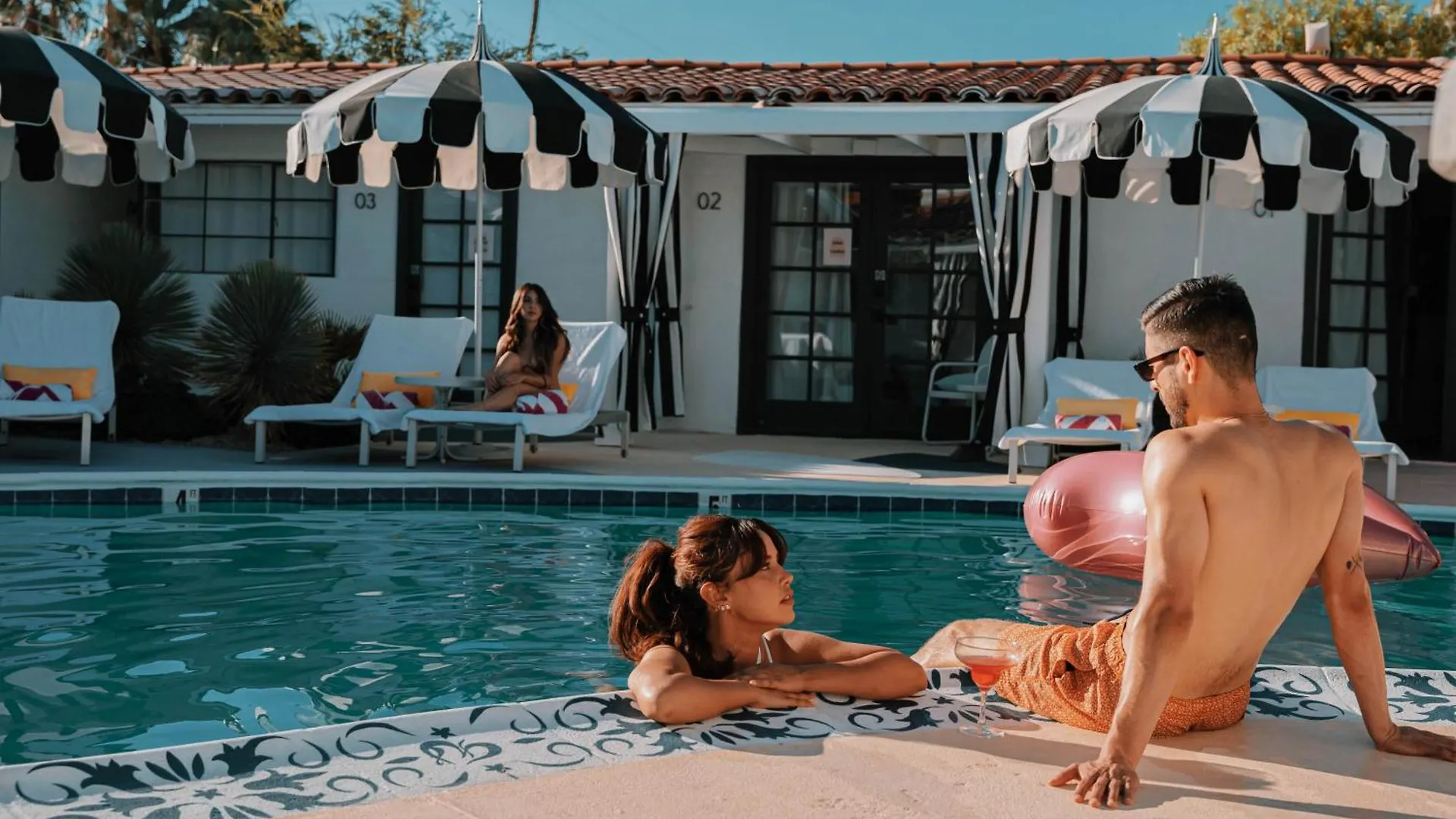 Midcentury Poolside Getaway, Private Courtyar, Spa Palm Springs